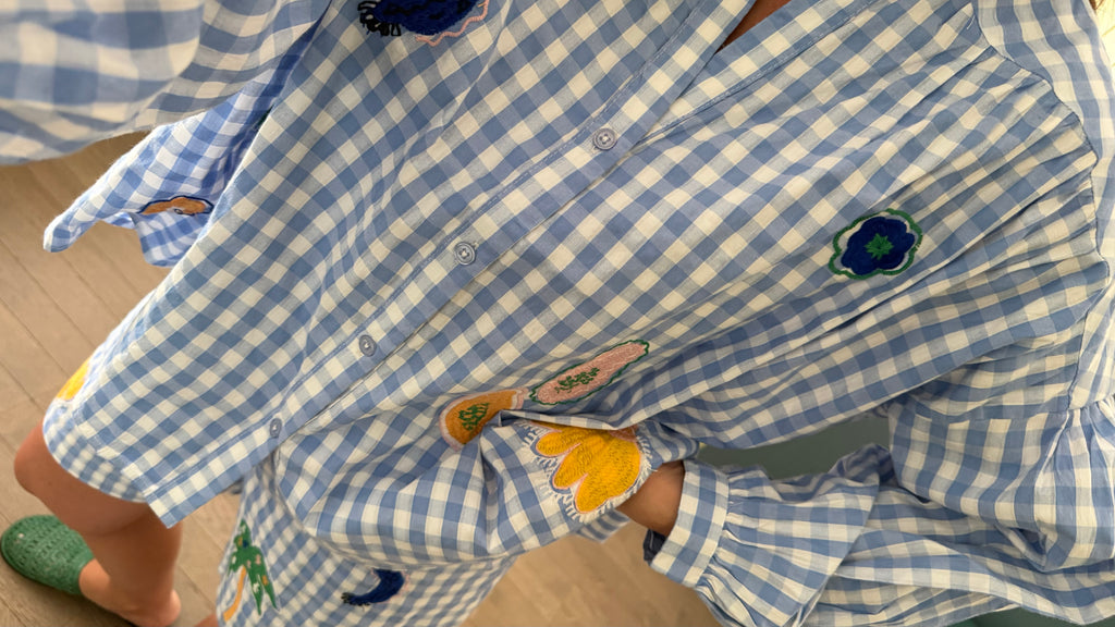 Ensemble à carreaux brodé bleu